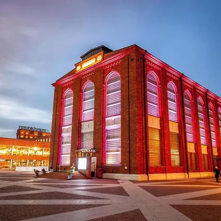 Lumina Comfy Near The Railway Station Apartment